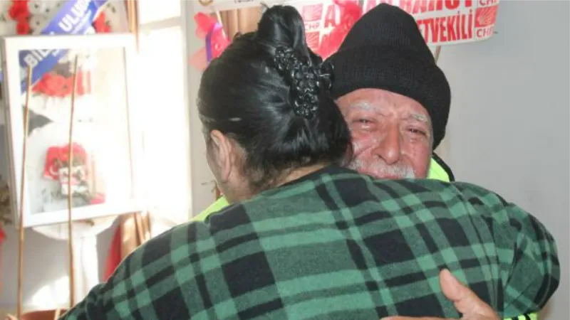 Baba 16, kızı 81 saat sonra çıkarıldı; buluşmada ölen ve enkazdaki yakınları için ağladılar