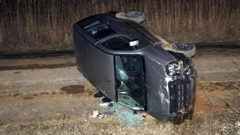 Şarampole yuvarlanan hafif ticari araçta aynı aileden 7 kişi yaralandı