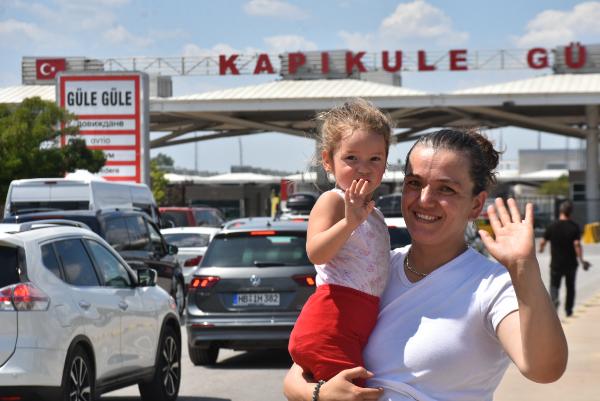 Sınır kapılarından 1 milyon 872 bin gurbetçi geldi