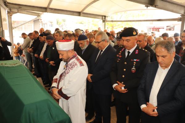 Ölümü intihar çıkan kadın polis memuru son yolculuğuna uğurlandı