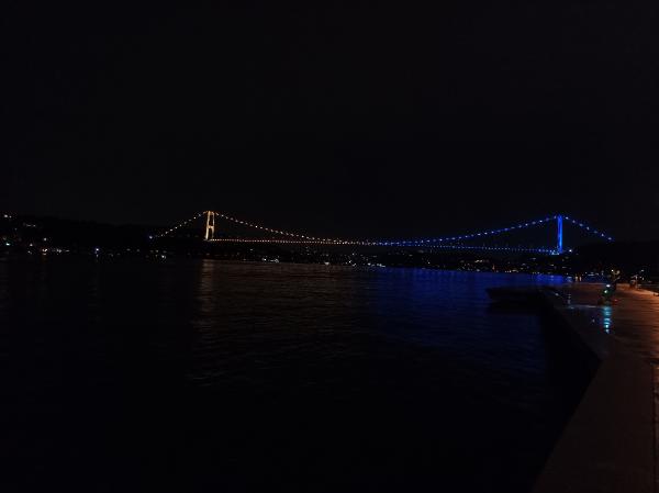 Fatih Sultan Mehmet Köprüsü Ukrayna'nın bağımsızlık günü için aydınlandı 