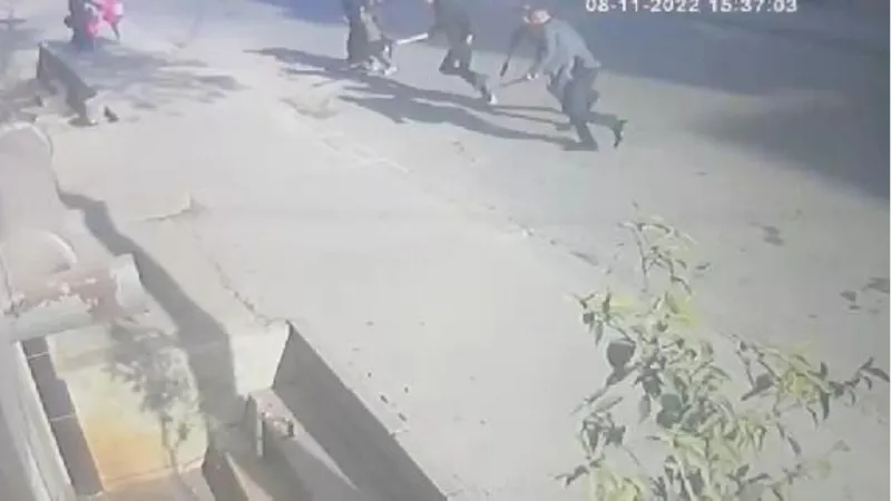 Esenyurt'ta silahlı çatışma: 1 ölü 3 yaralı, çatışma kamerada