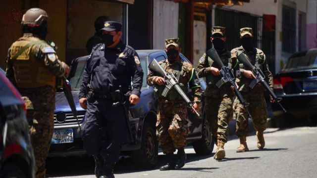 El Salvador'da çetelere yönelik operasyonda 11 kişi öldürüldü