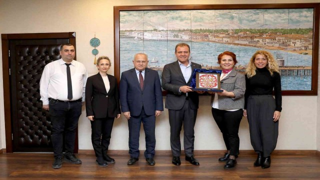 EMITT 2022’nin ’En iyi stant’ ödülü Mersin Büyükşehir Belediyesinin