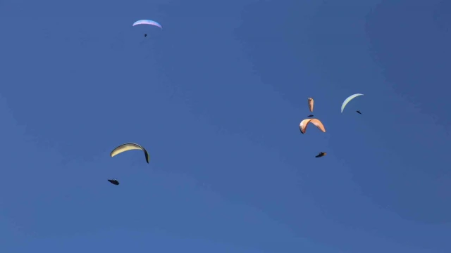 En hızlı paraşüt pilotları, Çameli semalarında milli forma için yarışıyor