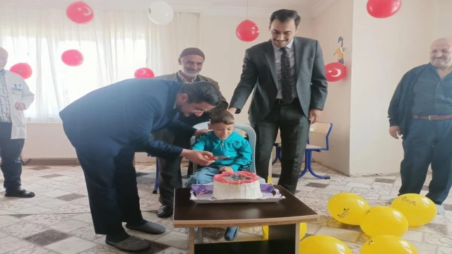 Engelli öğrenciye doğum günü sürprizi