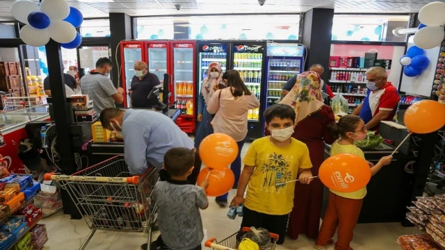 Esenlikten alışveriş yüz güldürüyor