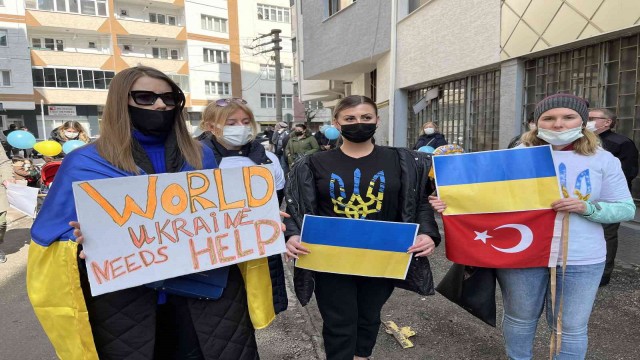 Eskişehir’deki Kırım Türkleri ile Ukrayna vatandaşları Rusya’yı kınadı