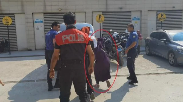 Evden hırsızlık yapan şüpheliler, görüntülendiklerini fark edince sakat numarası yaptı