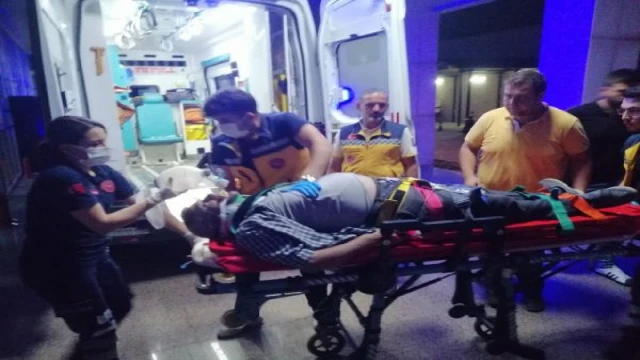 Evin duvarına çarpan otomobilin sürücüsü kaçtı, araçtaki 1 kişi öldü