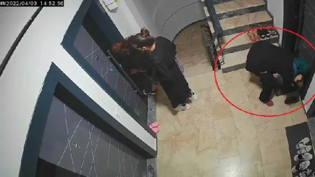 Evlere ayakkabı koklayarak giren hırsız: Kokuyorsa yeni geldiğini anlıyoruz