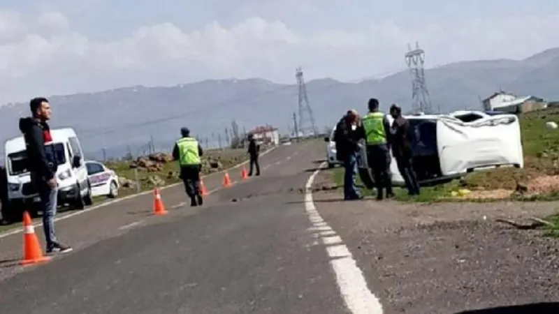 Şap aşısı yapmaya giden veterinerlerin aracı devrildi: 2 yaralı