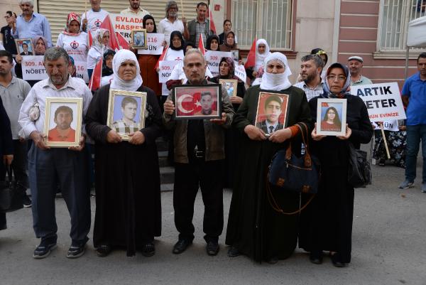 Diyarbakır'daki evlat nöbetine 5 aile daha katıldı
