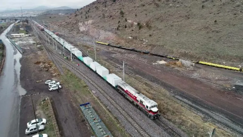 Depremin vurduğu Malatya’ya konteynerler trenle taşınıyor