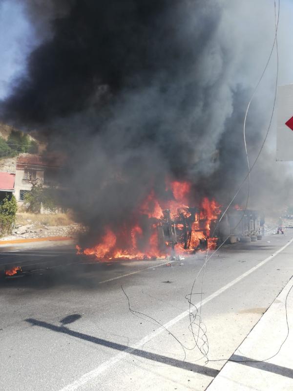 TIR ile otomobil kafa kafaya çarpıştı: 5 yaralı