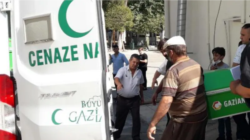 Otomobilini park ederken silahlı saldırıda yaşamını yitirdi