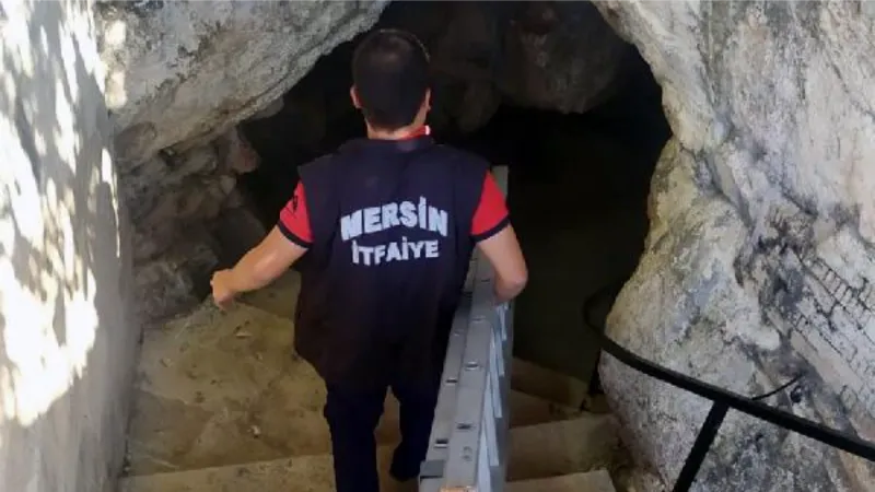 Yedi Uyurlar Mağarası'nda düşüp, sıkıştığı kayalıklardan ekipler kurtardı