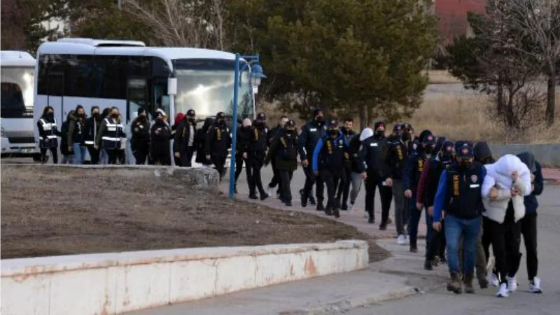 Erzurum merkezli 5 ilde 'dolandırıcılık' operasyonu; 20 gözaltı