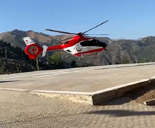 Bulduğu cisim elinde patlayan çoban, ambulans helikopterle sevk edildi