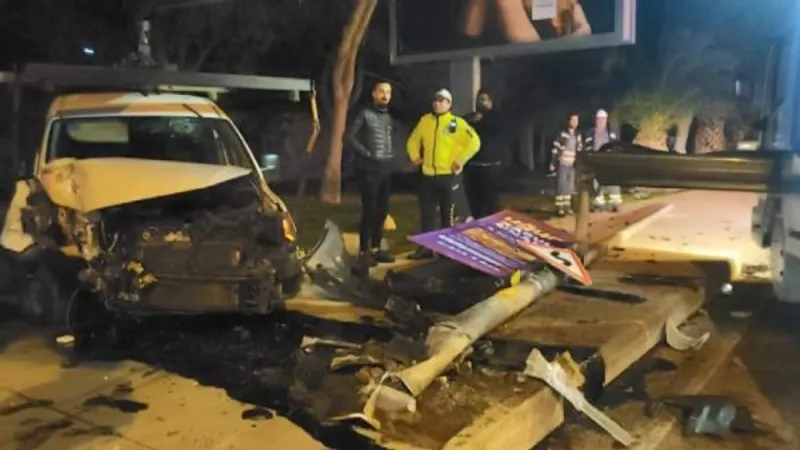 Kadıköy'de kazada yarış iddiası: 3 yaralı