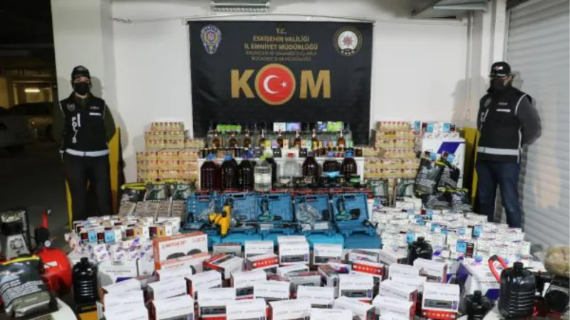 Eskişehir'de 'kaçak sigara ile sahte içki' operasyonu; 12 gözaltı