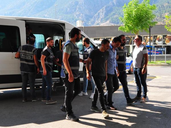 Manisa'da terör propagandası yaptıkları ileri sürülen 13 şüpheli adliyede