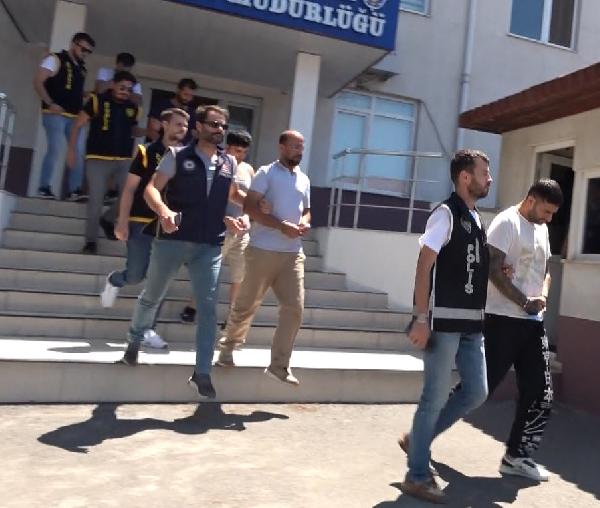 Yunanistan'a kaçmaya çalışan 3'ü terör örgütü üyesi 6 şüpheli ile 5 organizatör, Balıkesir'de yakalandı