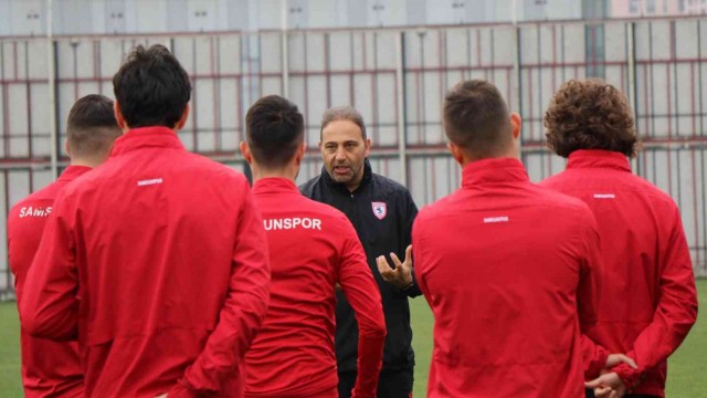Fuat Çapa: ”Ümraniyespor maçı ligin en önemli maçı olacak”
