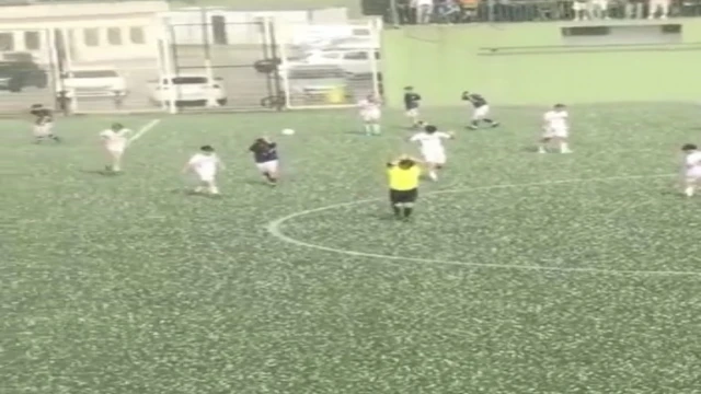 Futbolcular doluya böyle yakalandı...Bursa’da maçı durduran dolu