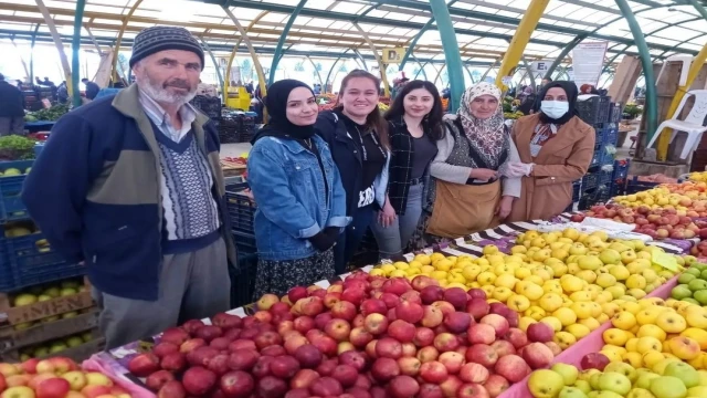 Gediz Sağlık Hizmetleri MYO öğrencilerinden pazarcılara destek