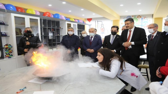 ”Geleceğimiz; araştıran, üreten, çok yönlü ve iyi yetişmiş çocuklarımızla güzelleşecek”