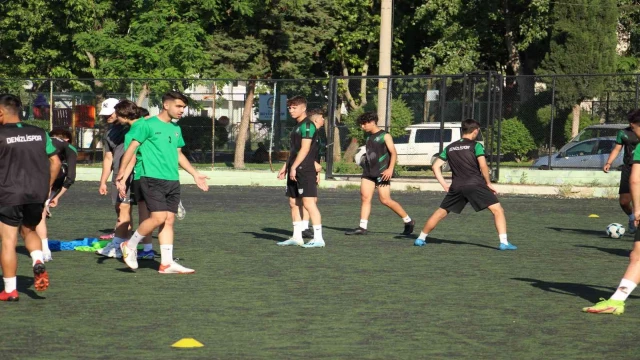 Genç horozlar grup finalleri için hazırlıklara başladı