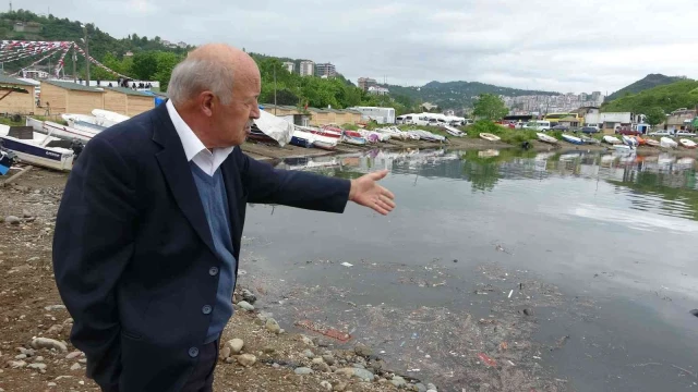 Giresun’da Aksu balıkçı barınağındaki balıkçılar kirlilikten şikayetçi