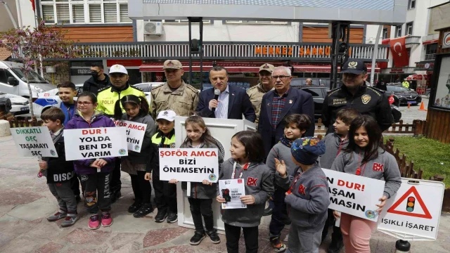 Gümüşhane’de ”Yayalar İçin 5 Adımda Güvenli Trafik” uygulaması yapıldı