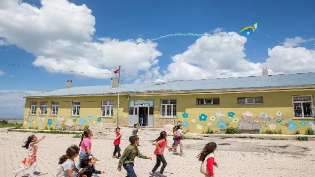 Hepsiburada, Kars’taki çocukların karne heyecanına ortak oldu