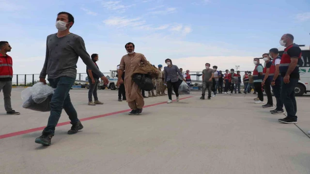 Iğdır’da 8 günde bin 237 Afgan göçmen uçak ile ülkelerine gönderildi