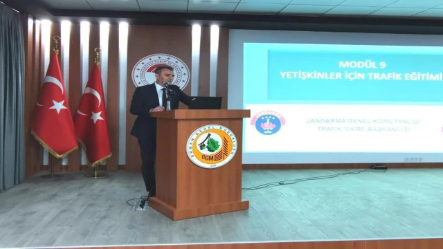Jandarmadan kamu araçlarının sürücülerine güvenli sürüş eğitimi