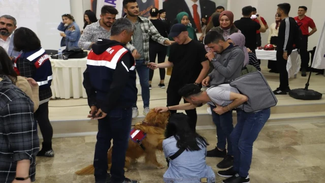 Jandarmadan üniversite öğrencilerine tanıtım faaliyeti