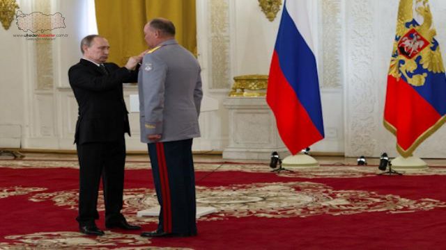 Kahramanlık madalyasını Putin'in elinden almıştı! İşte 52 sivilin öldüğü katliamın emrini veren Rus general