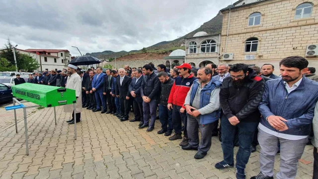 Kalp krizi sonucu vefat eden Memur-Sen İl Temsilcisi Harun Şeker son yolculuğuna uğurlandı