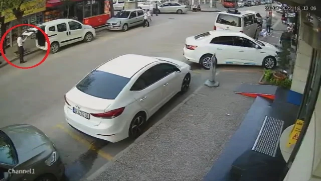 Kamyonetin bagajını açarken şoku yaşadı...Yanındaki kişi ölümden döndü