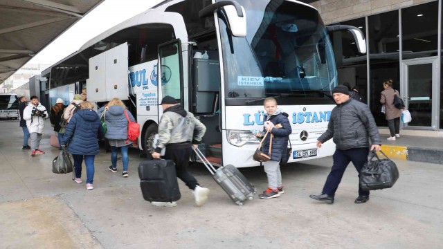 Kapıkule’den Türkiye’ye giriş yapan Ukrayna ve Türk vatandaşları gözyaşları içinde yaşananları anlattı