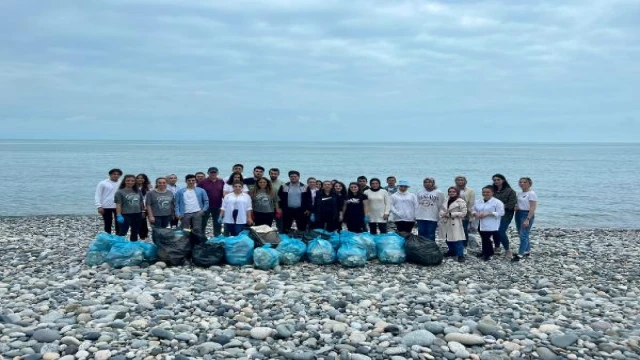 Karadeniz sahilinde 300 metrede, 80 kilogram çöp 