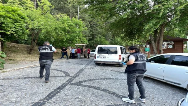 Kestiği ağacın altında kalan orman işçisi yaşamını yitirdi.