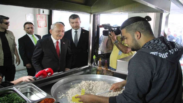 Kılıçdaroğlu, Bucak’ta esnaf ziyaretinde bulundu