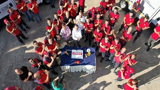 Kocaeli Büyükşehir ”A Takımı” birinci hizmet yılını pasta keserek kutladı