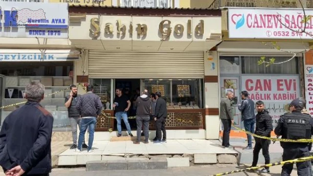 KUYUMCUYA GİRİP, İŞ YERİ ORTAĞINI GÖĞSÜNDEN VURAN 3 ŞÜPHELİ YAKALANDI