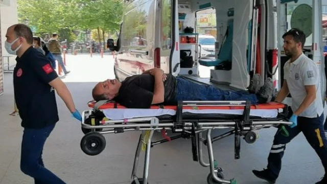 Lazer kesim makinesine sıkışan işçi yaralandı
