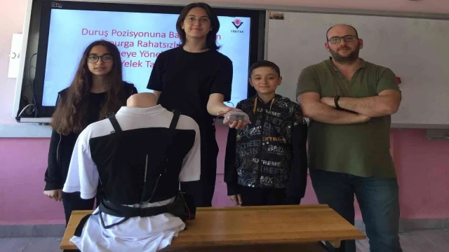 Lise öğrencilerin geliştirdikleri yelek, omurga rahatsızlıklarında erken tanı koyulabilecek