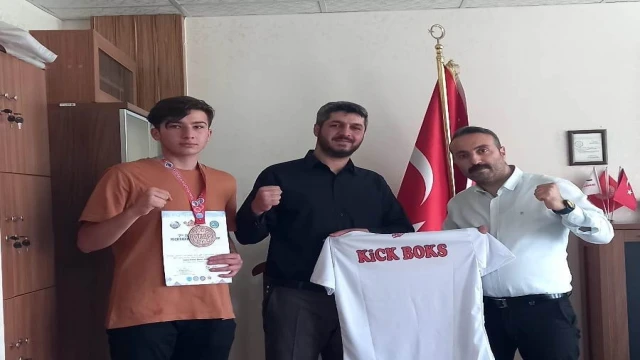 Lise öğrencilerinden boksta büyük başarı